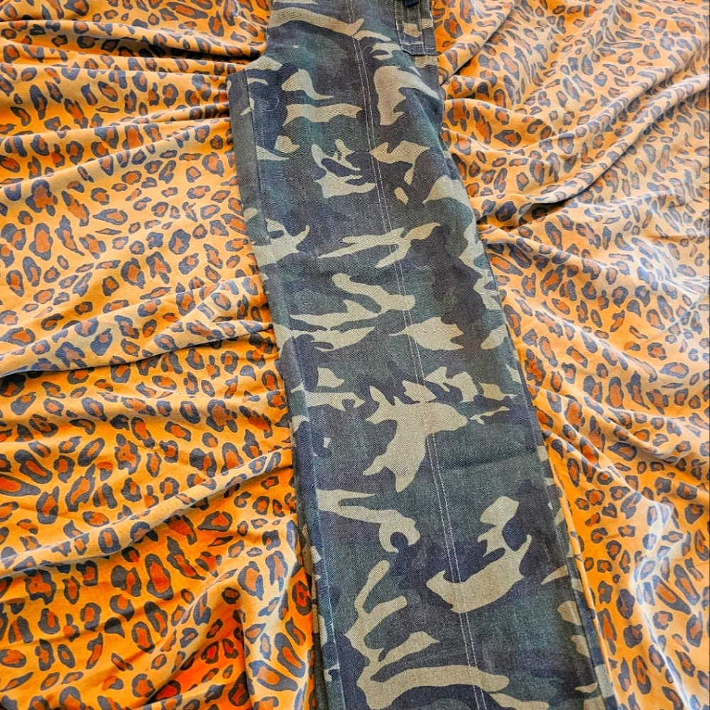 #edikted Size Small Flare Green and Brown Camouflage Jeans Sturdy Outdoor Wear - Picture 5 of 8
